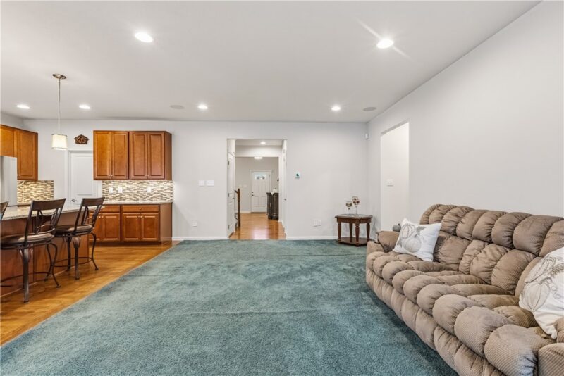 422 Fox Ridge Dr — photo 6