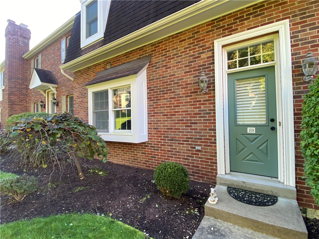 108 Bayberry Ct — photo 1