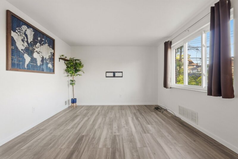 2619 Voelkel AVENUE — photo 3