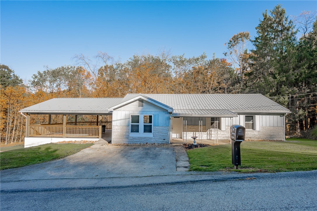585 Sleepy Hollow Rd — photo 1