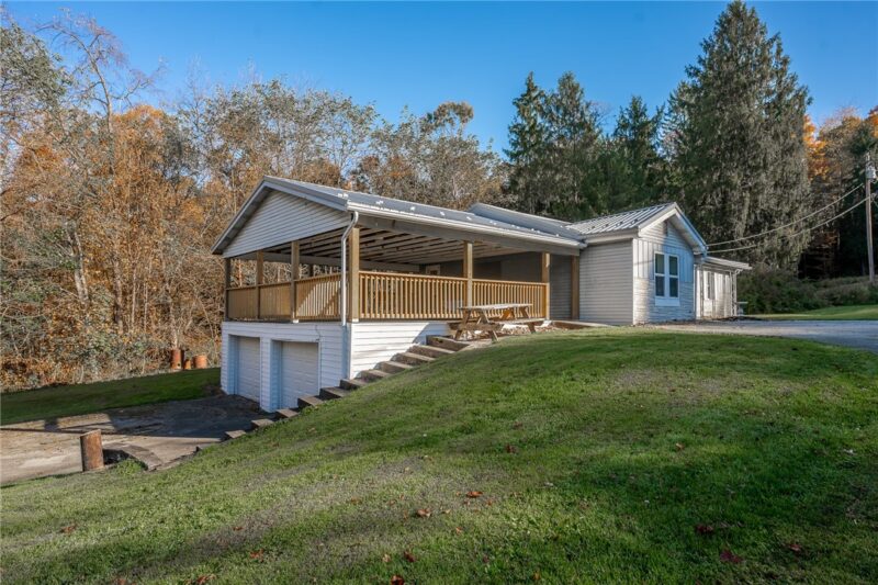 585 Sleepy Hollow Rd — photo 2