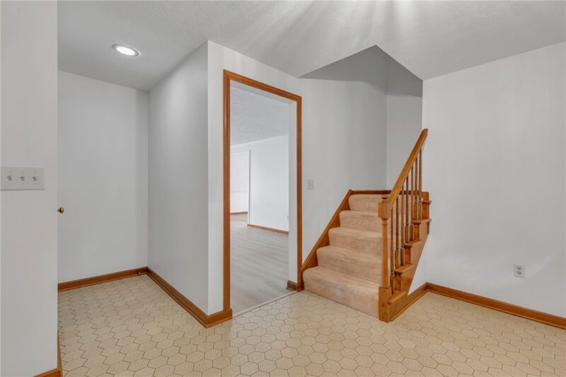 1593 Oakleaf Ln — photo 8
