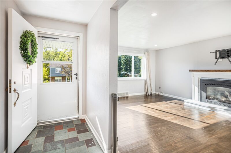 2504 Autumnwood Dr — photo 2