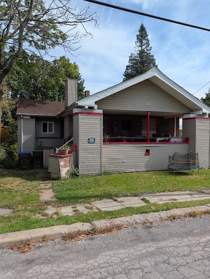 225 Logan Ave — photo 1