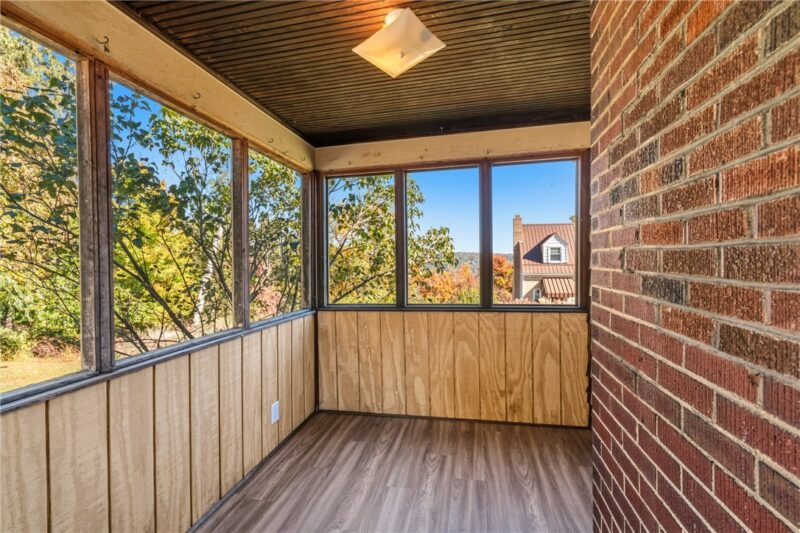702 Summit St — photo 5