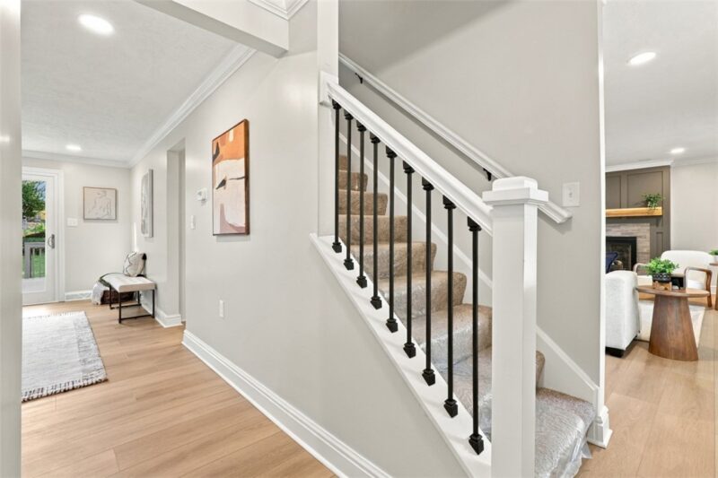 216 Catalpa — photo 3