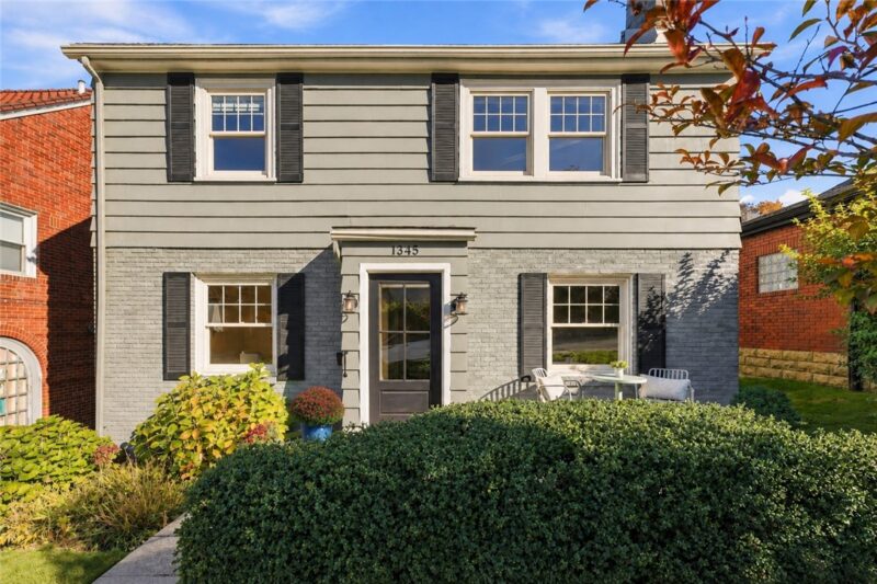 1345 Murdoch Rd — photo 2