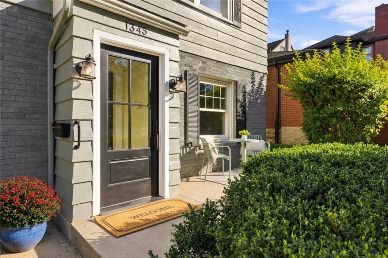 1345 Murdoch Rd — photo 3