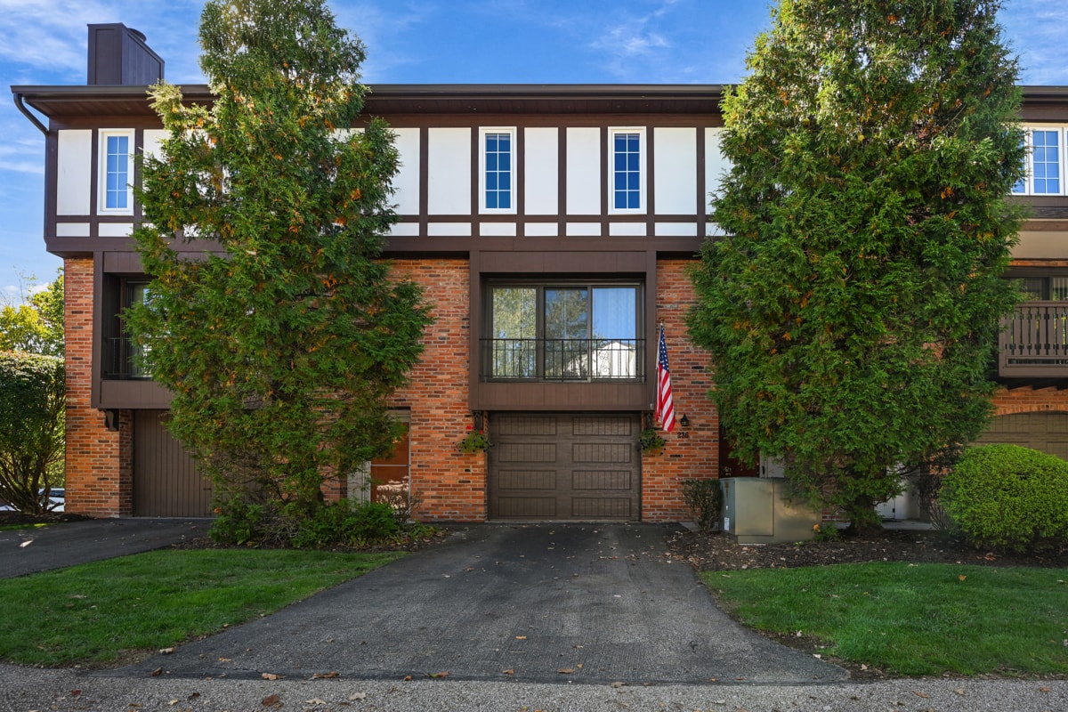 236 Woodbridge DRIVE — photo 1