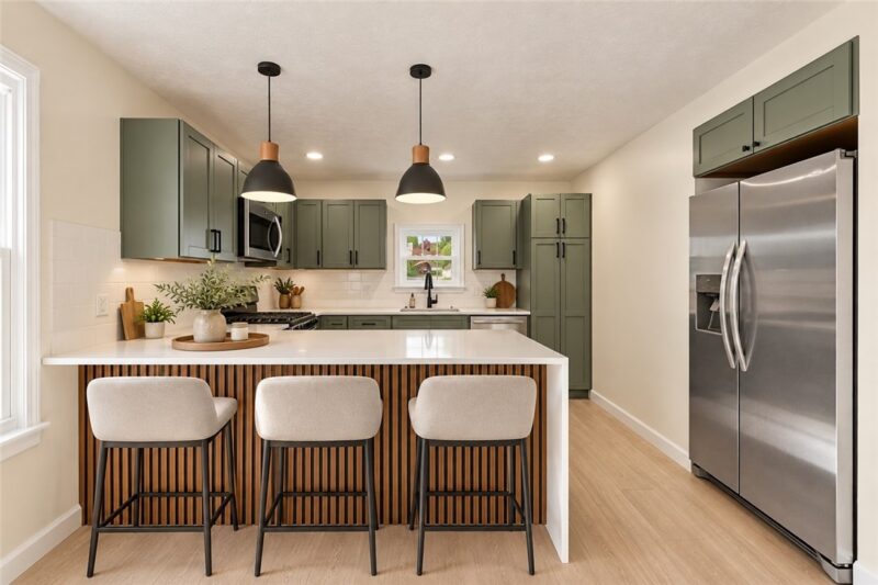 647 Kimball Ave — photo 4