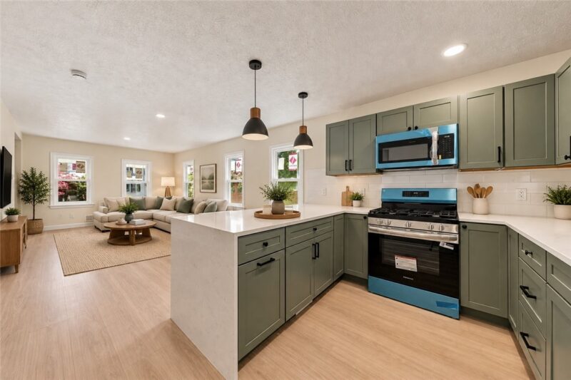 647 Kimball Ave — photo 6