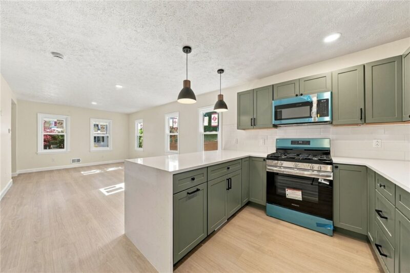 647 Kimball Ave — photo 7