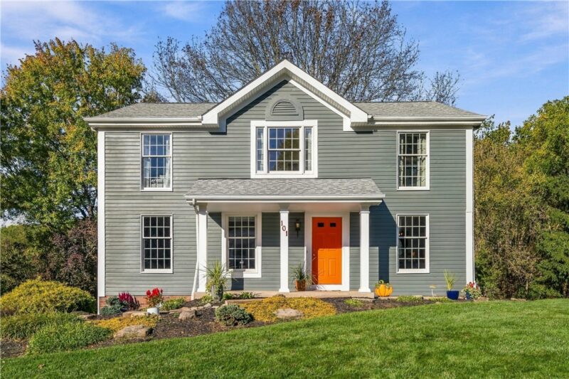 101 Halsey Ct