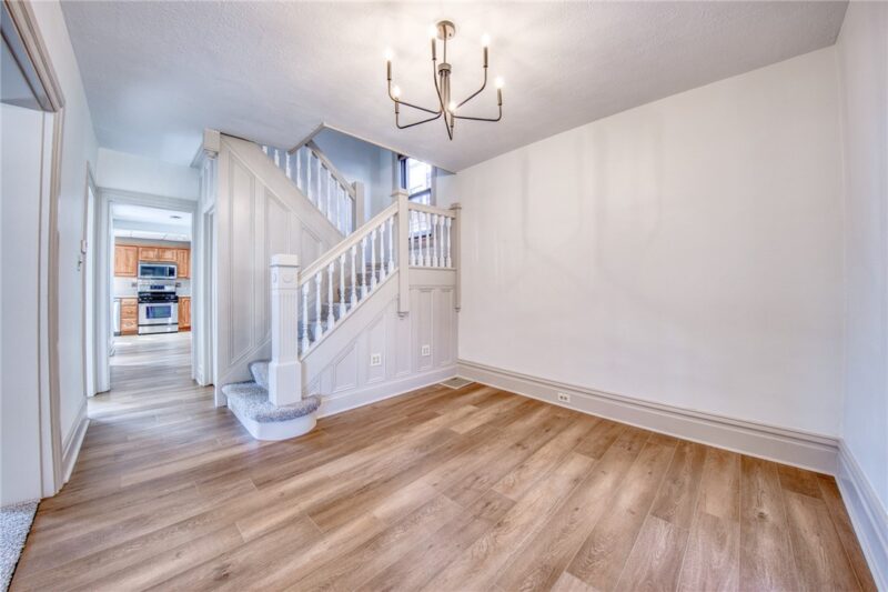1123 Highland St — photo 2