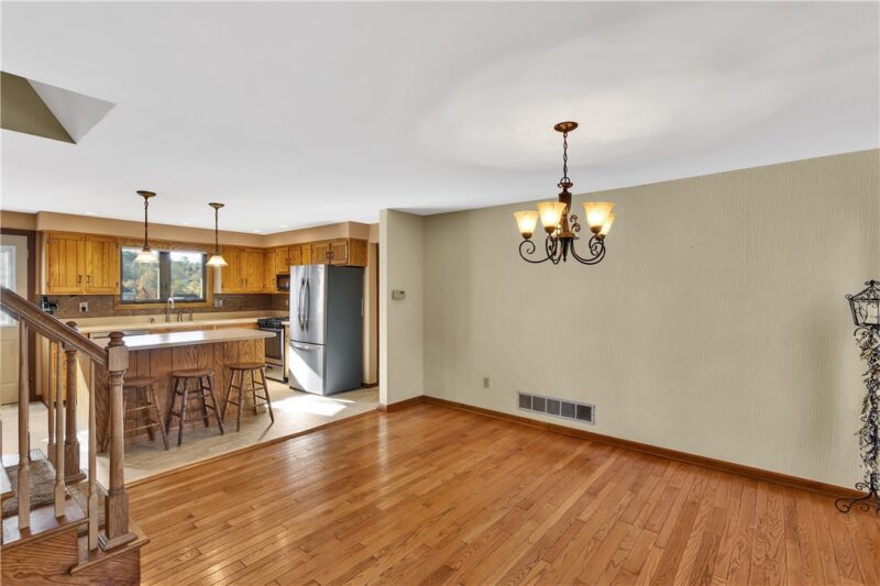 1045 Willowbrook — photo 8