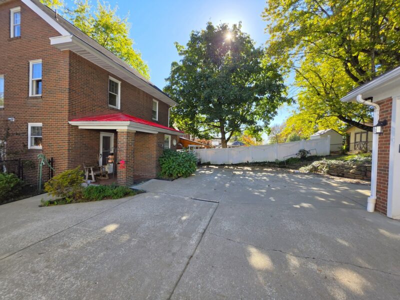 661 E Beau Street — photo 3