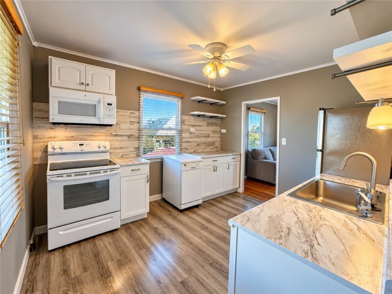 855 Glenn St — photo 3