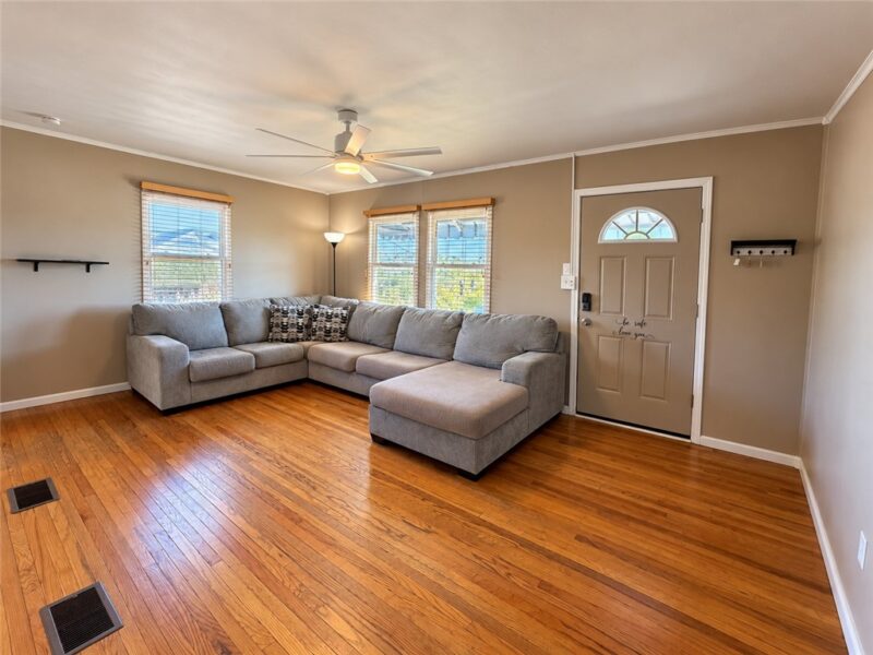 855 Glenn St — photo 5