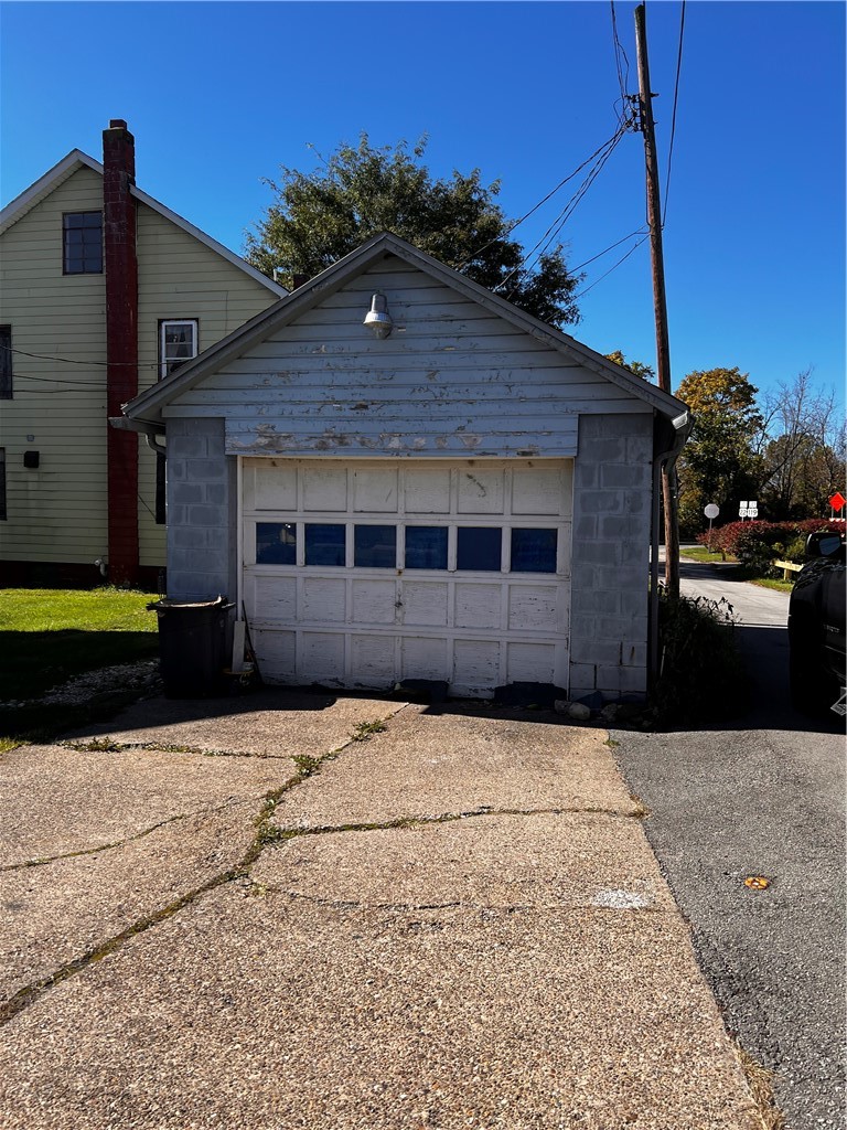 110 W Burrell St — photo 2