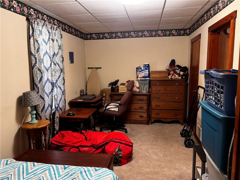 110 W Burrell St — photo 3