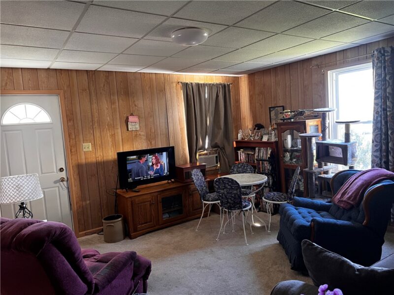 110 W Burrell St — photo 4