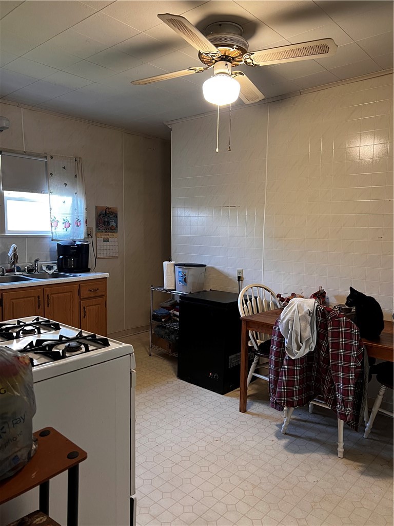 110 W Burrell St — photo 6
