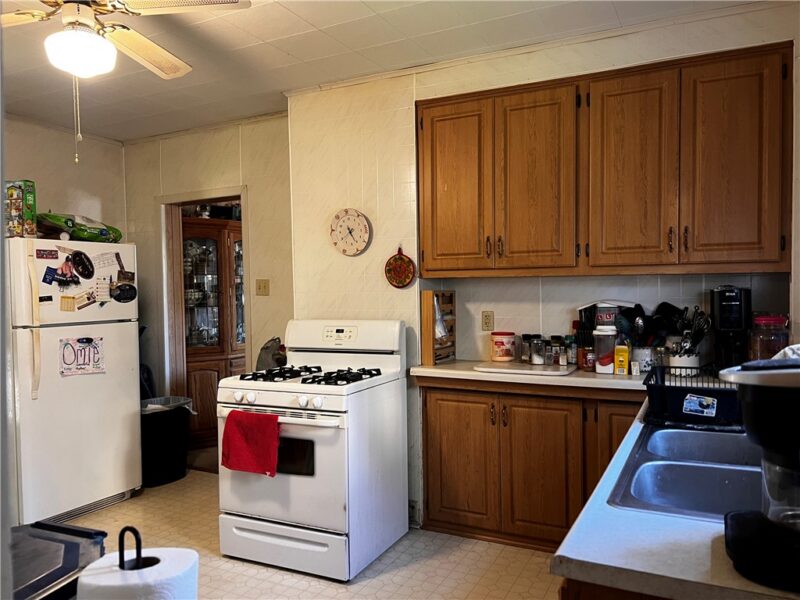 110 W Burrell St — photo 7