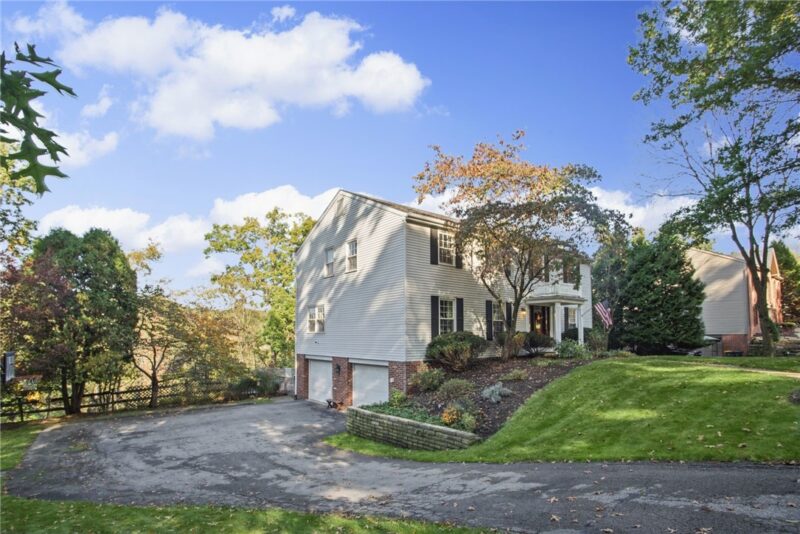 2437 Bellwood Drive — photo 3