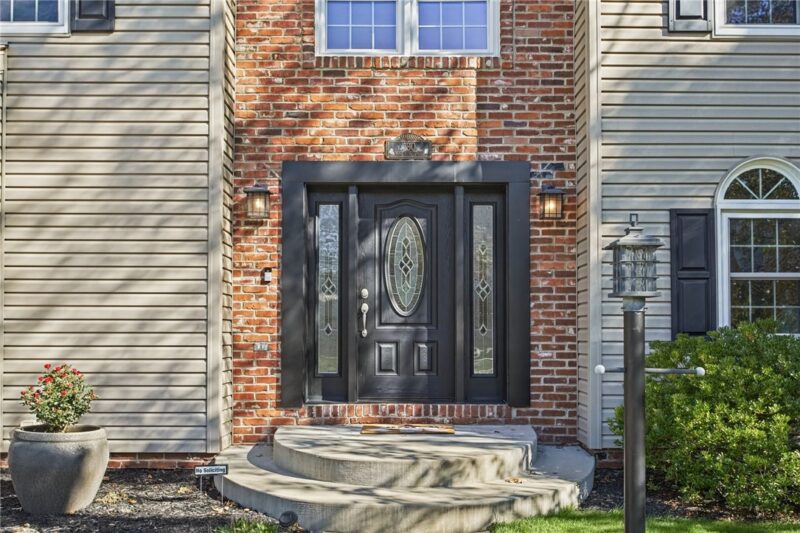130 Woodbine Dr — photo 2