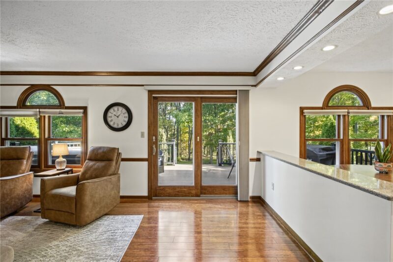 130 Woodbine Dr — photo 8