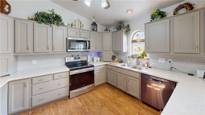 332 S Duffy Rd — photo 2