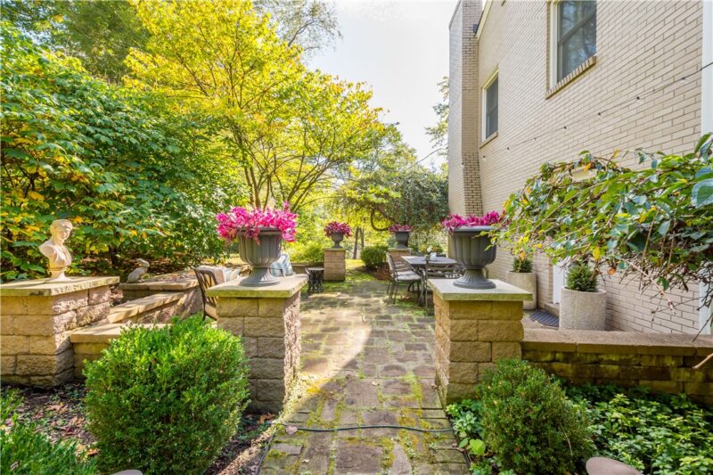 306 Sycamore Rd — photo 3
