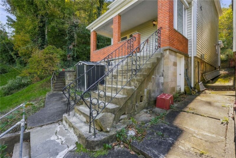 141 Davis Ave — photo 6