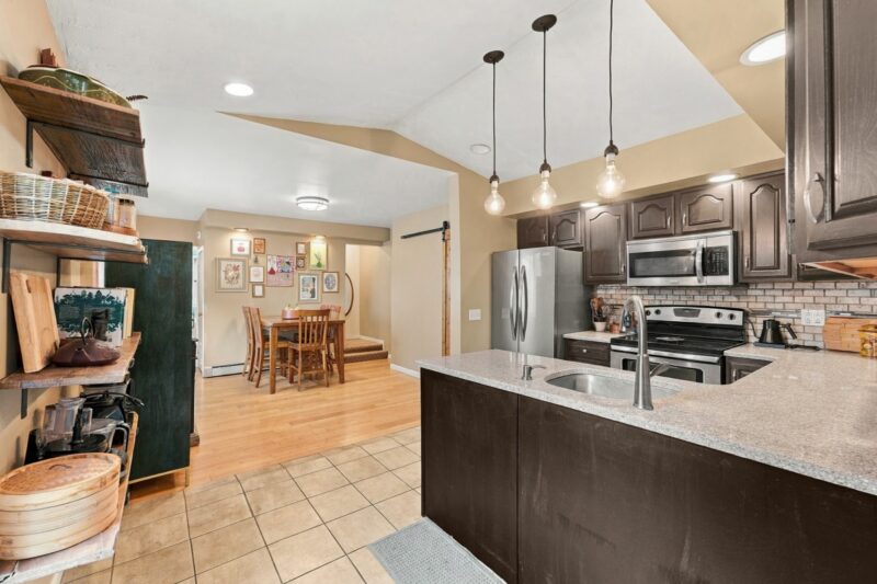 5567 Camelia STREET — photo 2