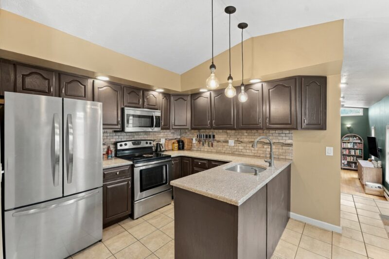 5567 Camelia STREET — photo 4