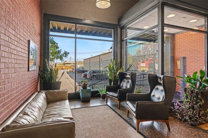 2250 Mary Street 306 — photo 2