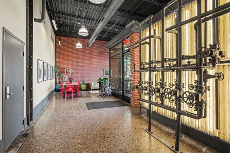 2250 Mary Street 306 — photo 3