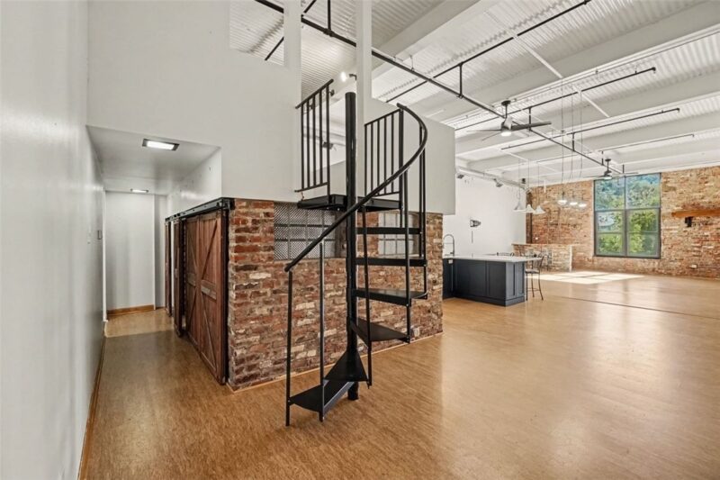 2250 Mary Street 306 — photo 5