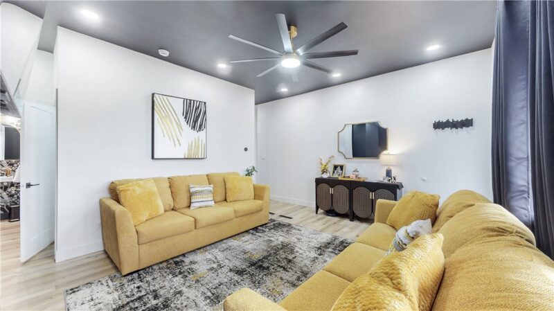 1024 Goehring St — photo 3