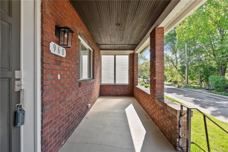 960 Stanford Rd — photo 2