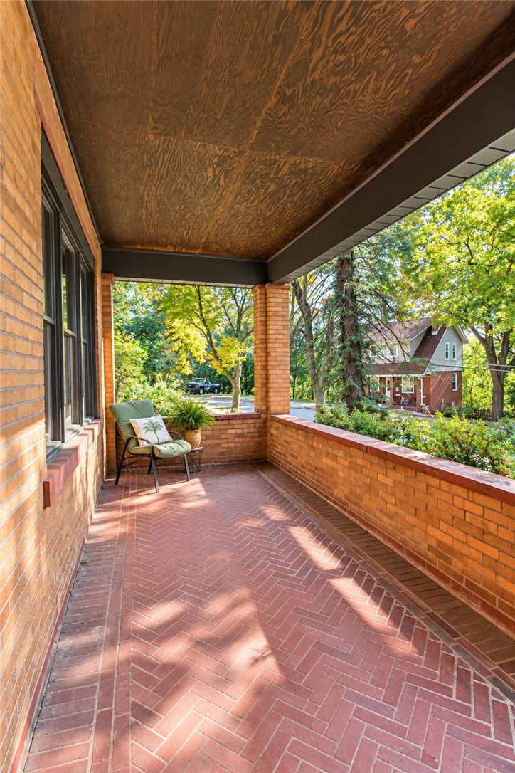 144 Glenwood Dr — photo 4