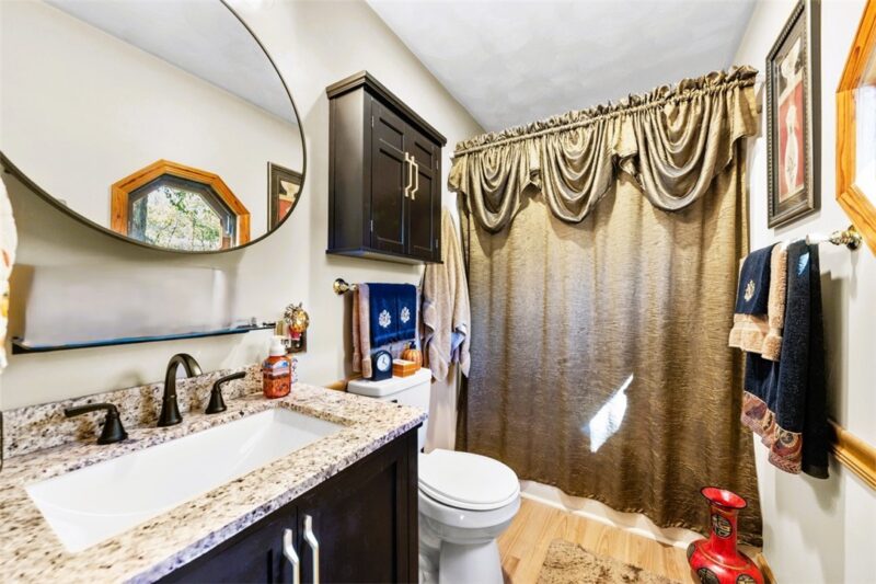 908 Essex Dr — photo 6