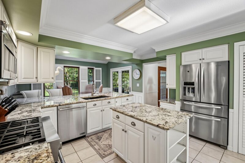 2779 Clearview ROAD — photo 8