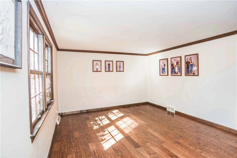 1062 Mansfield Ave — photo 5