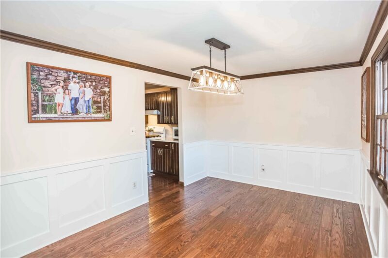 1062 Mansfield Ave — photo 6