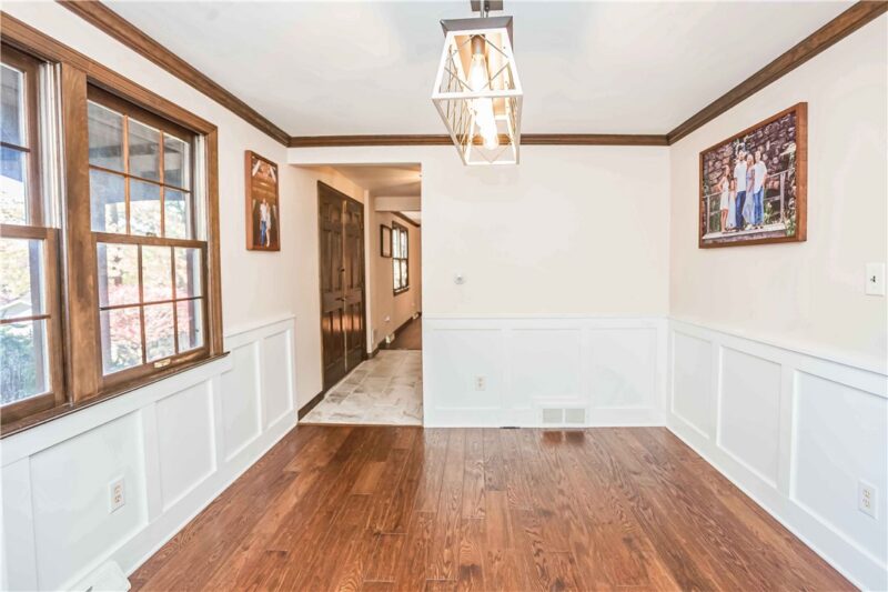 1062 Mansfield Ave — photo 7