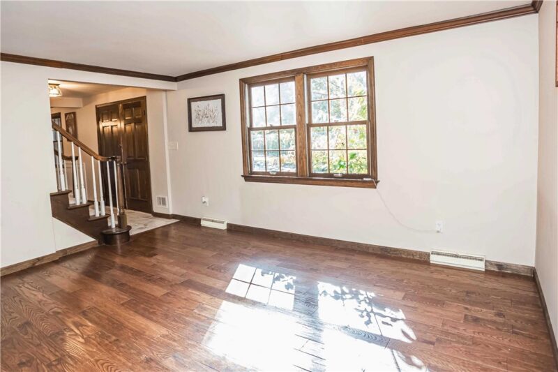 1062 Mansfield Ave — photo 8