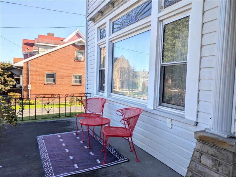 511 Loucks Ave — photo 2