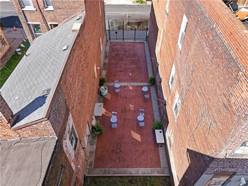 5168 Butler St — photo 2