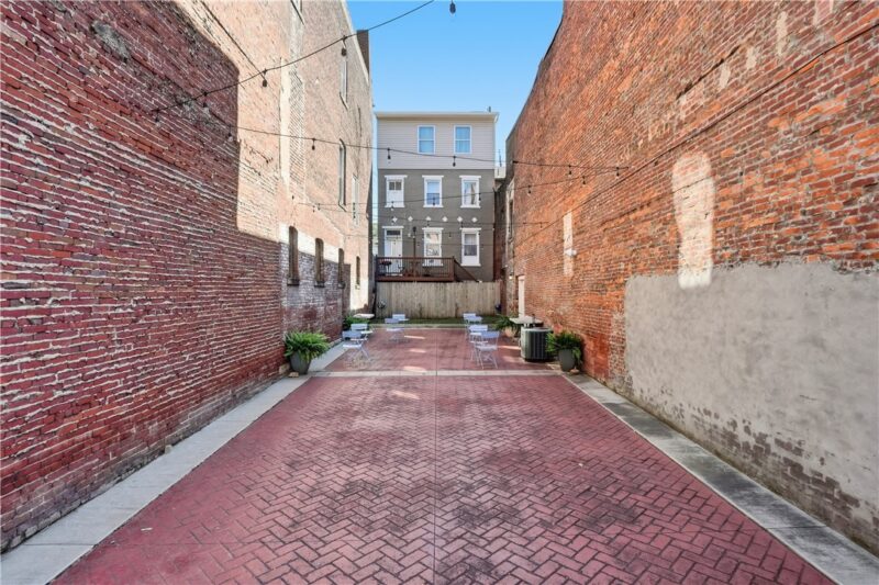 5168 Butler St — photo 3